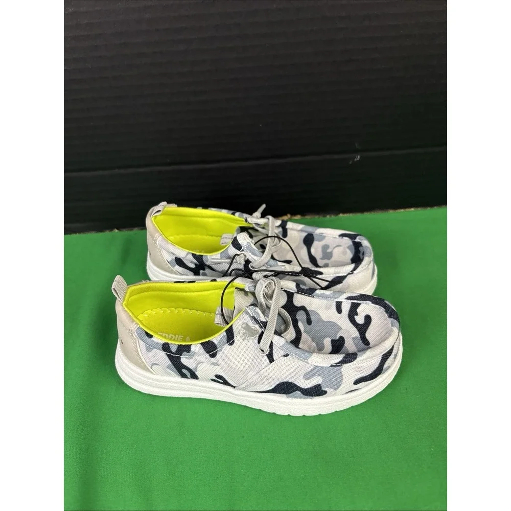 Eddie Bauer Boys Canvas Loafer Size 1 Camo Grey White Slip On Shoes